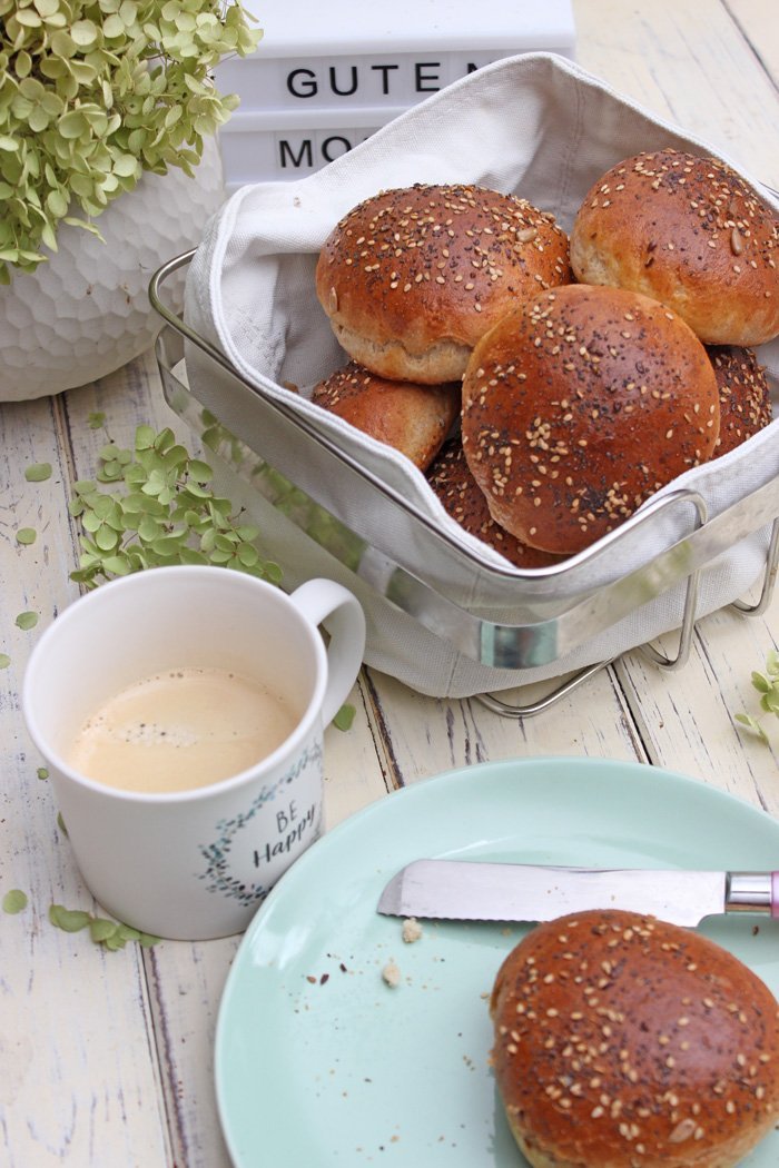 Dinkelbrötchen mit joghurt und mohn-sesam | schnell & einfach
