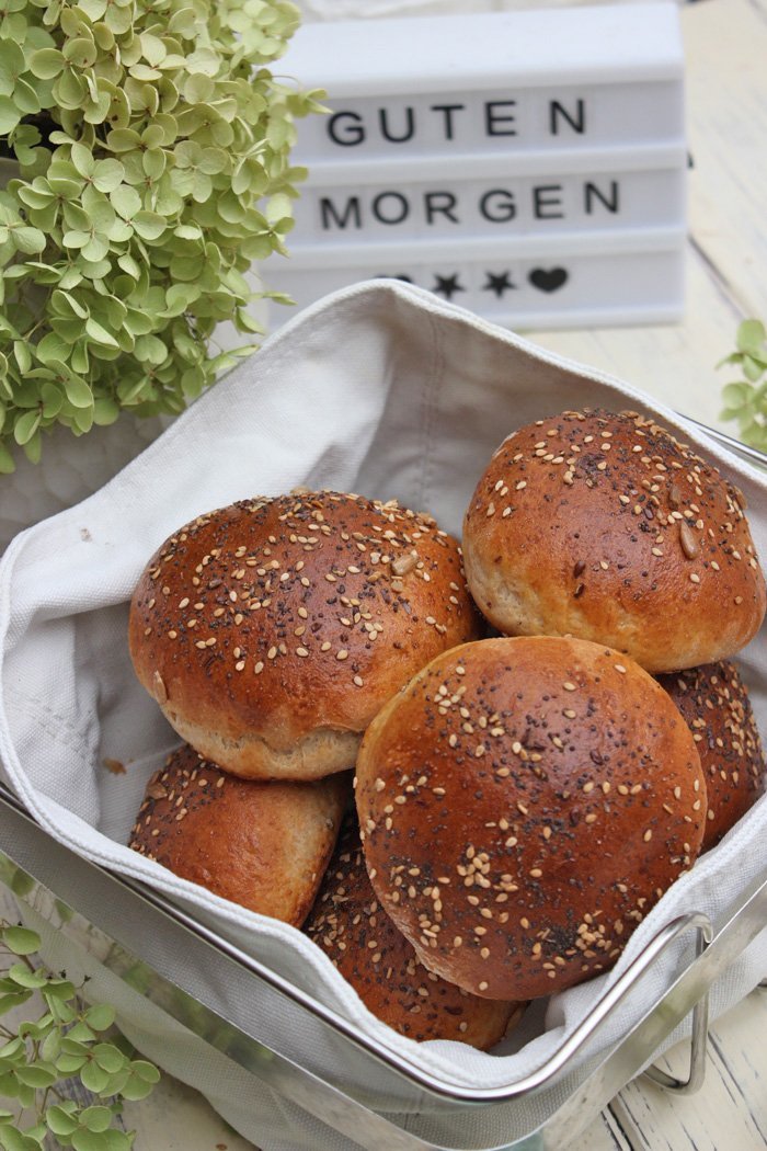 Dinkelbrötchen mit joghurt und mohn-sesam | schnell & einfach