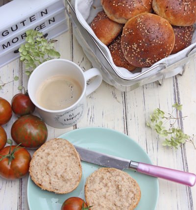 IMG Dinkelbroetchen mit Joghurt und Mohn Sesam TL