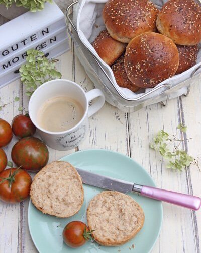 IMG Dinkelbroetchen mit Joghurt und Mohn Sesam TL