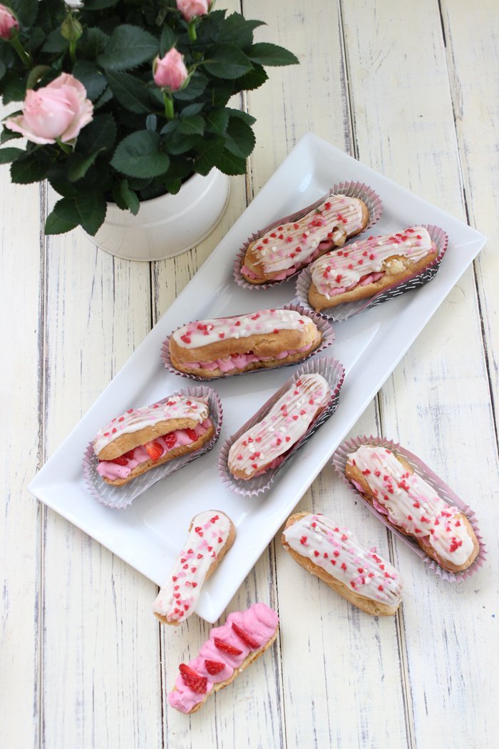 Eclairs mit Erdbeer-Tonkabohnencreme mit dem Eclair-Backblech von Birkmann