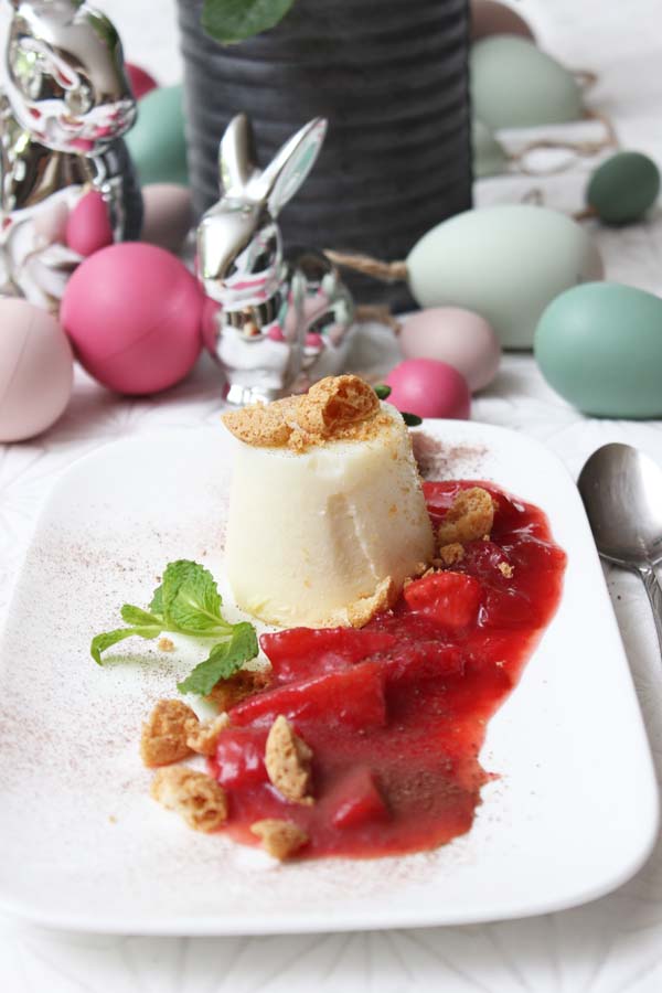 Eierlikör-Pannacotta mit einer Erdbeer-Rhabarber-Soße Rezept