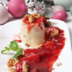 IMG Eierlikör Pannacotta Erdbeer Rhabarber Soße tl