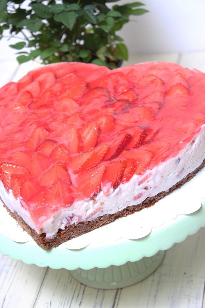 Erdbeer-Joghurt-Holunder-Herztorte