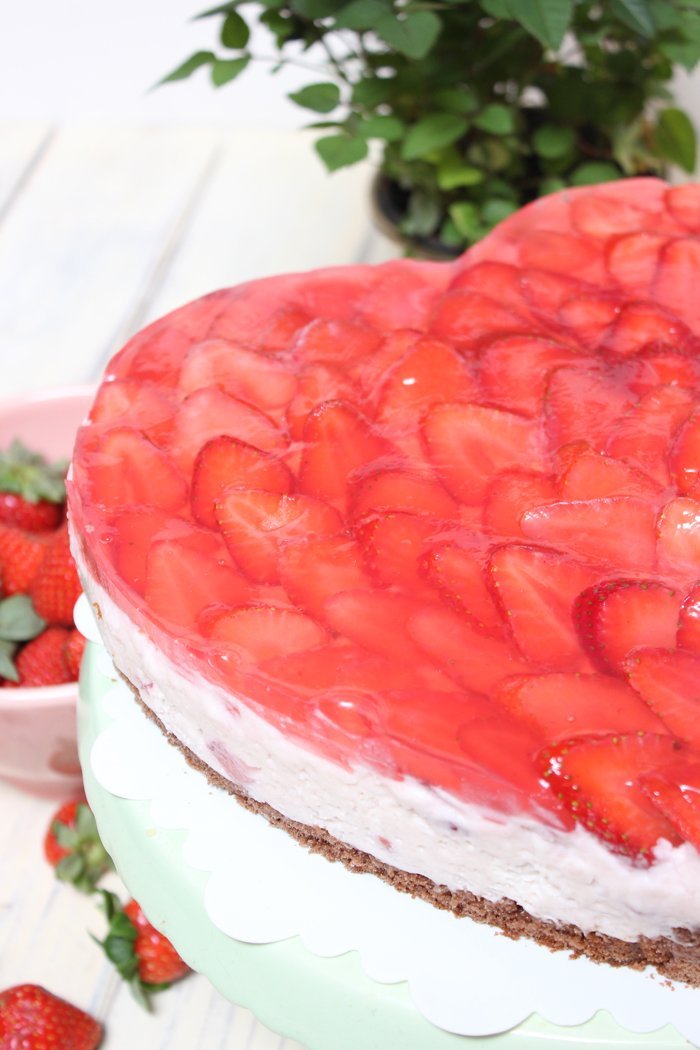 Erdbeer-Joghurt-Holunder-Herztorte