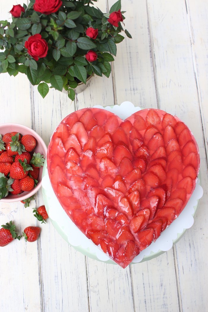 Erdbeer-Joghurt-Holunder-Herztorte