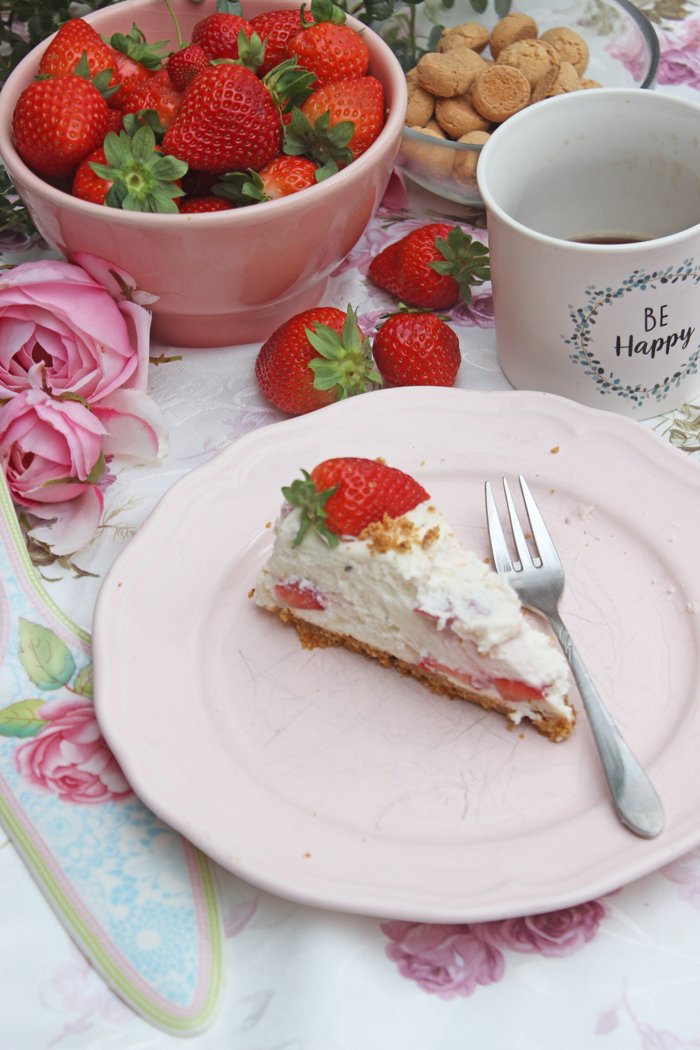 Erdbeer-Joghurttorte mit Amarettini - No Bake Cake