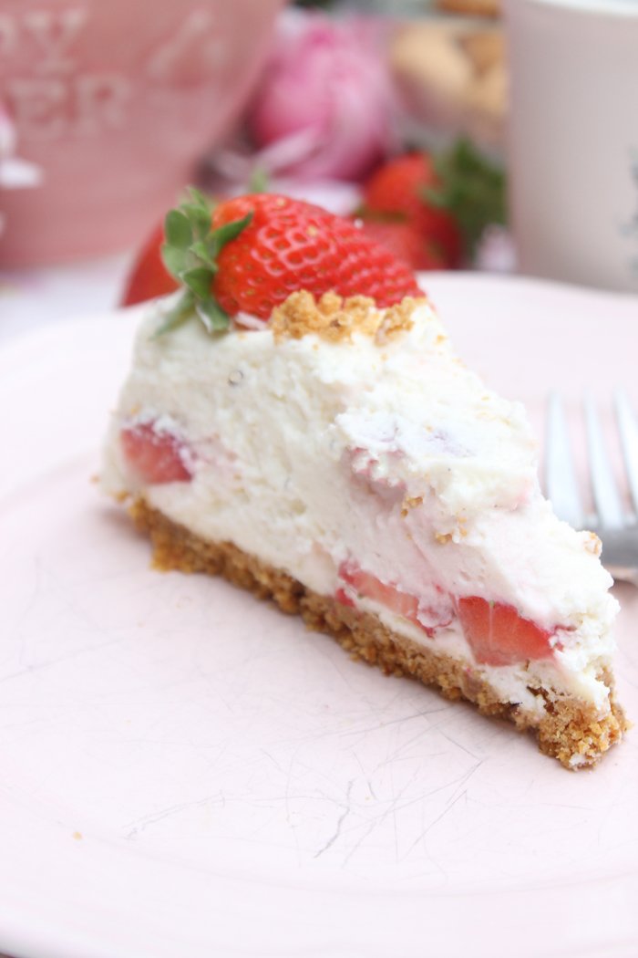 Erdbeer-Joghurttorte mit Amarettini - No Bake Cake