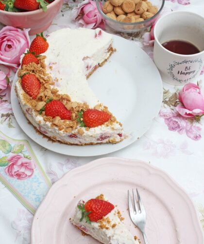 IMG Erdbeer Joghurttorte mit Amarettini No Bake 08
