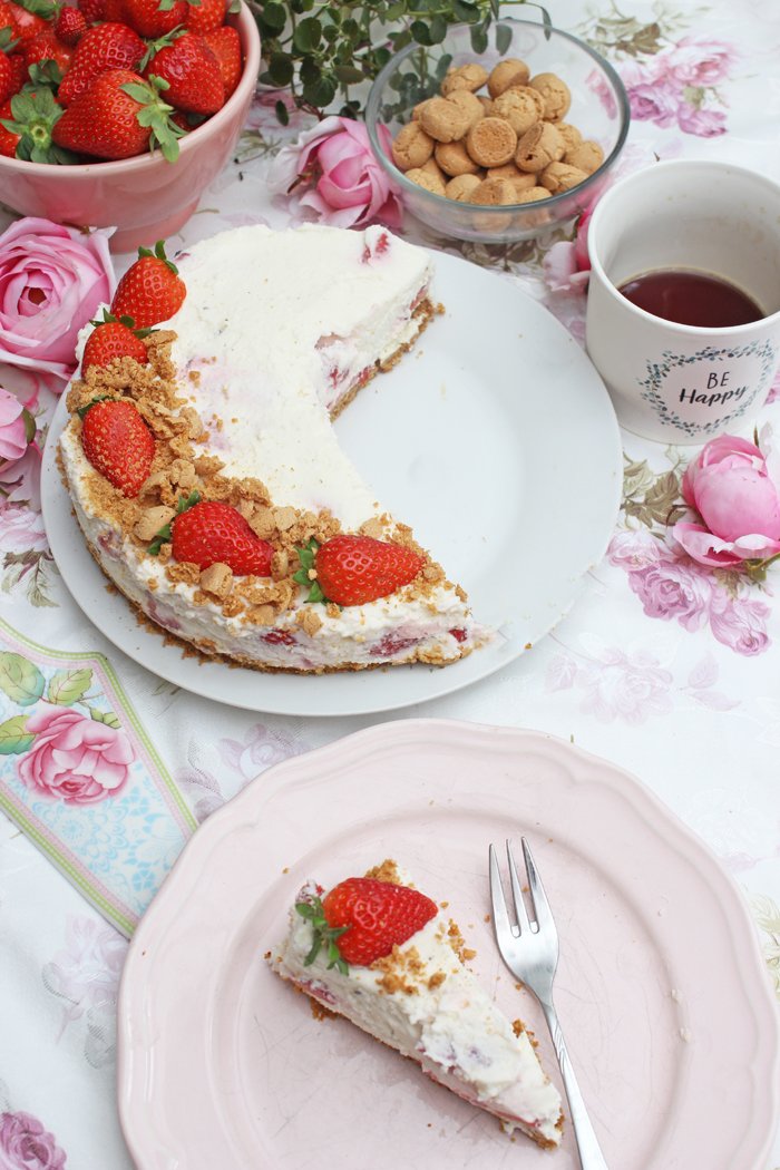 Erdbeer-joghurttorte mit amarettini | no bake cake 7