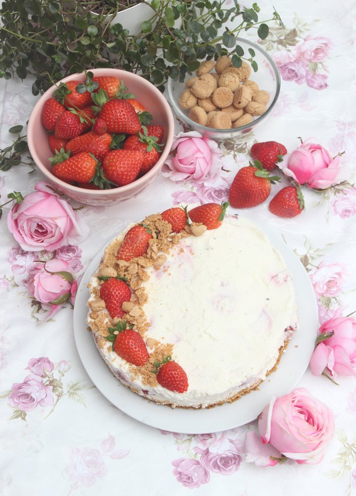 Erdbeer-joghurttorte mit amarettini | no bake cake 2