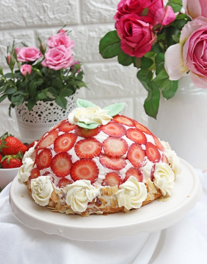 Erdbeer-Kuppeltorte | Erdbeer- Charlotte mit Fruchtspielgel