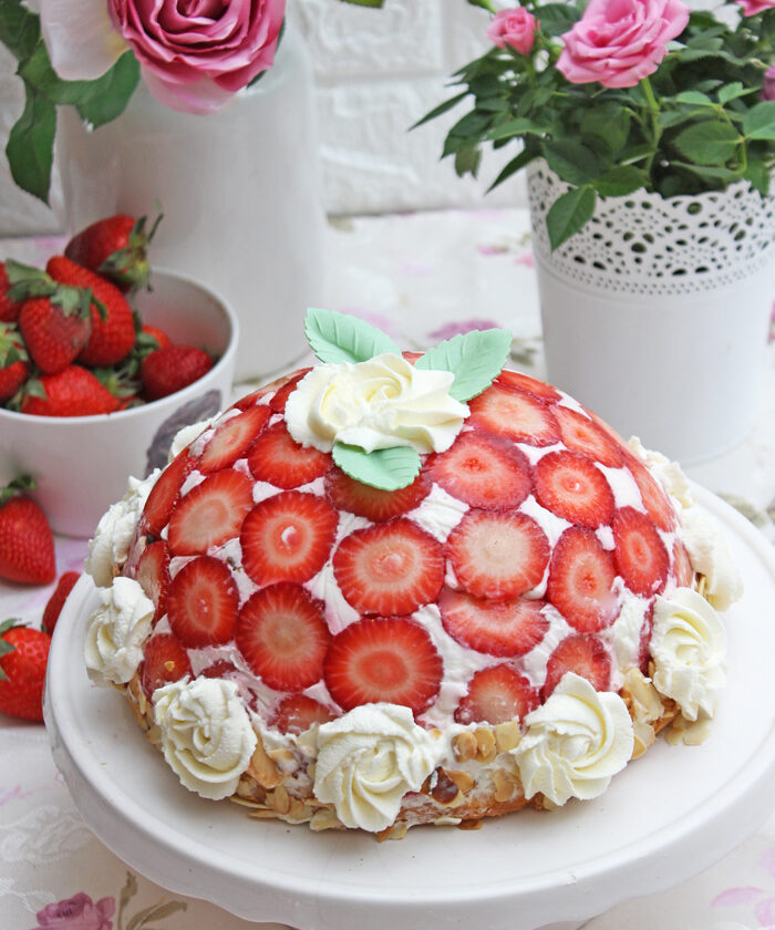 Himmlische Erdbeer-Kuppeltorte | Erdbeer-Charlotte mit Fruchteinlage 1