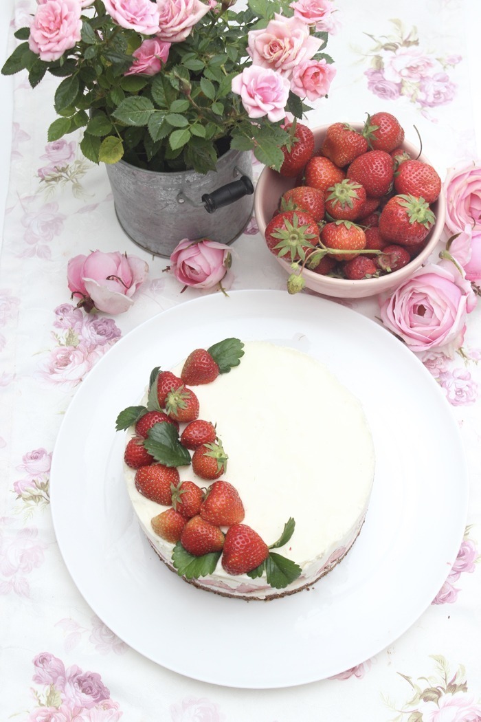 Erdbeer-Panna-Cotta-Torte | No Bake Cake