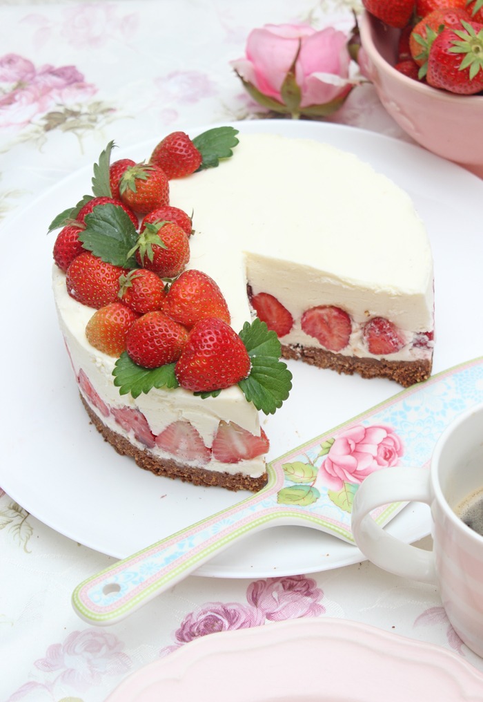 Erdbeer-Panna-Cotta-Torte | No Bake Cake