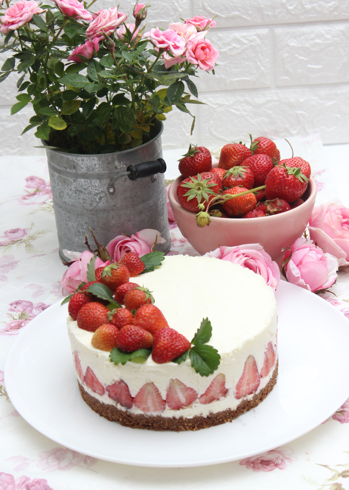 Erdbeer-panna-cotta-torte