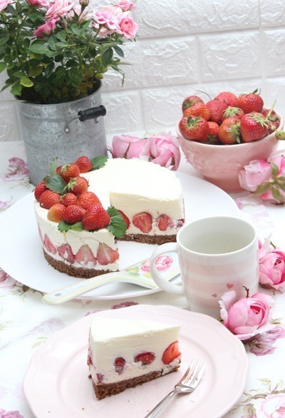 Mega leckere Erdbeer-Panna-Cotta-Torte | No Bake Cake 6