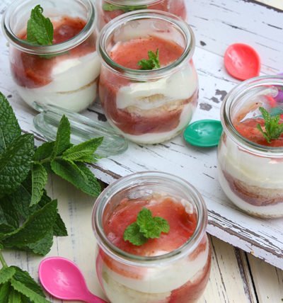 Erdbeer-Rhabarber-Holundercreme Dessert im Glas 5