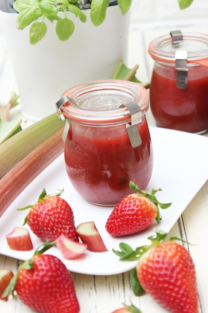 Erdbeer-Rhabarber Konfitüre mit Basilikum: 3 einfache Zubereitungstipps