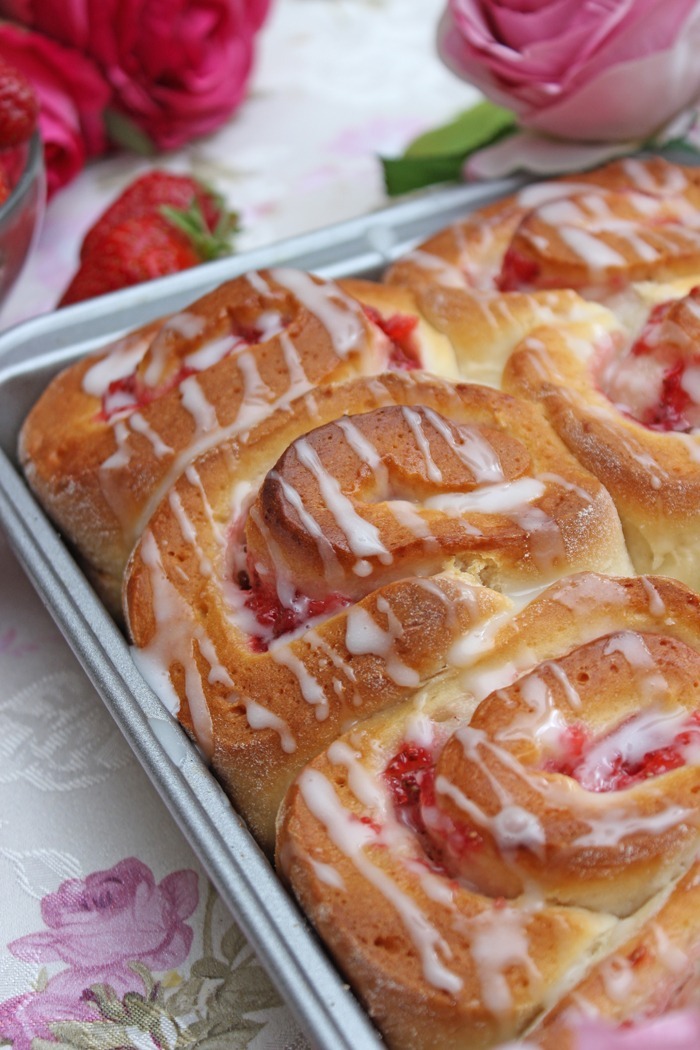 Erdbeer-Schnecken mit Guss