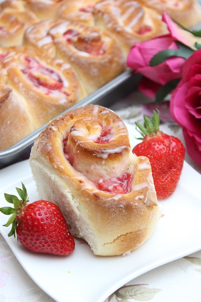 Erdbeer-Schnecken mit Guss Rezept