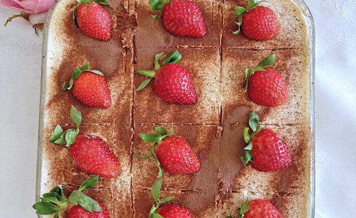 Mega leckere Erdbeer-Biskuitrolle mit Mascarpone Rezept