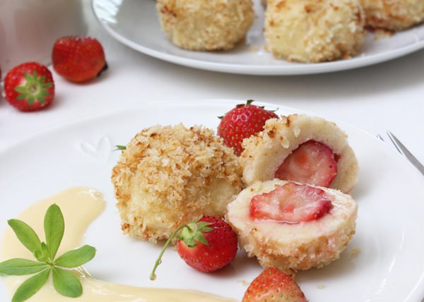 Erdbeer-Topfenknödel mit Waldmeistersoße: 100 % lecker, 100 % einfach!