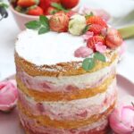 IMG Erdbeer Torte mit Rhabarber Rezept 4