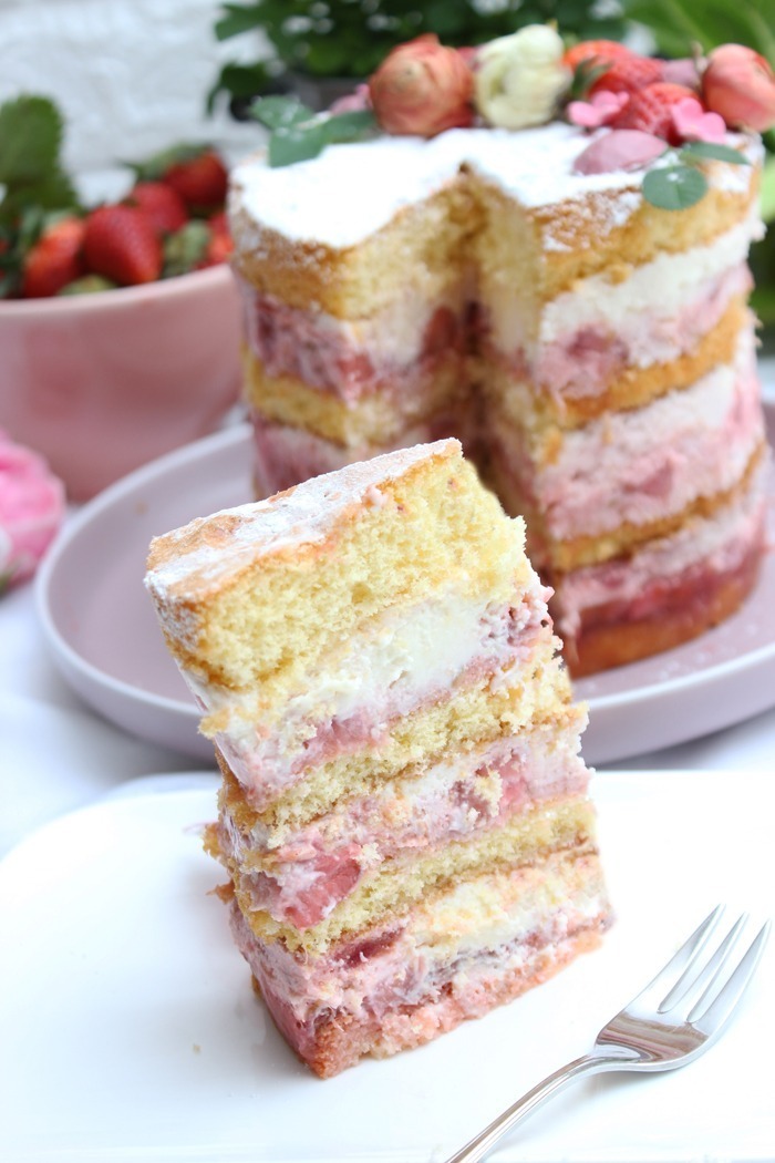 Erdbeertorte mit Rhabarber Rezept