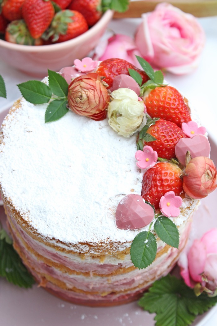 Erdbeertorte mit Rhabarber Rezept