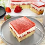 IMG Erdbeerkuchen mit Pudding und Erdbeerspiegel vom Blech 11