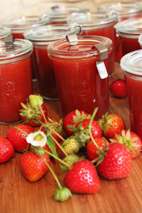 Selbst gemachte Erdbeermarmelade & Französisches Baguette
