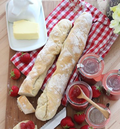 Selbst gemachte Erdbeermarmelade & Französisches Baguette 4