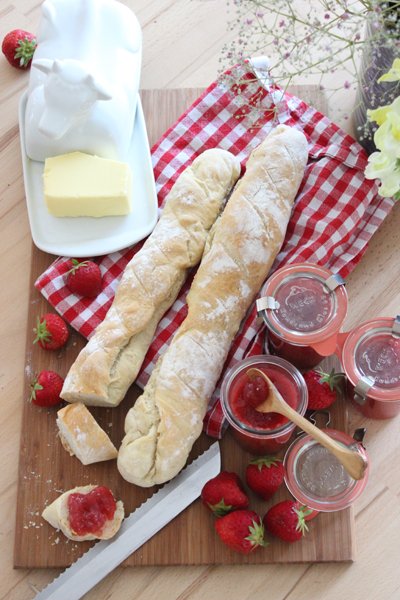 Selbst gemachte Erdbeermarmelade & Französisches Baguette 1