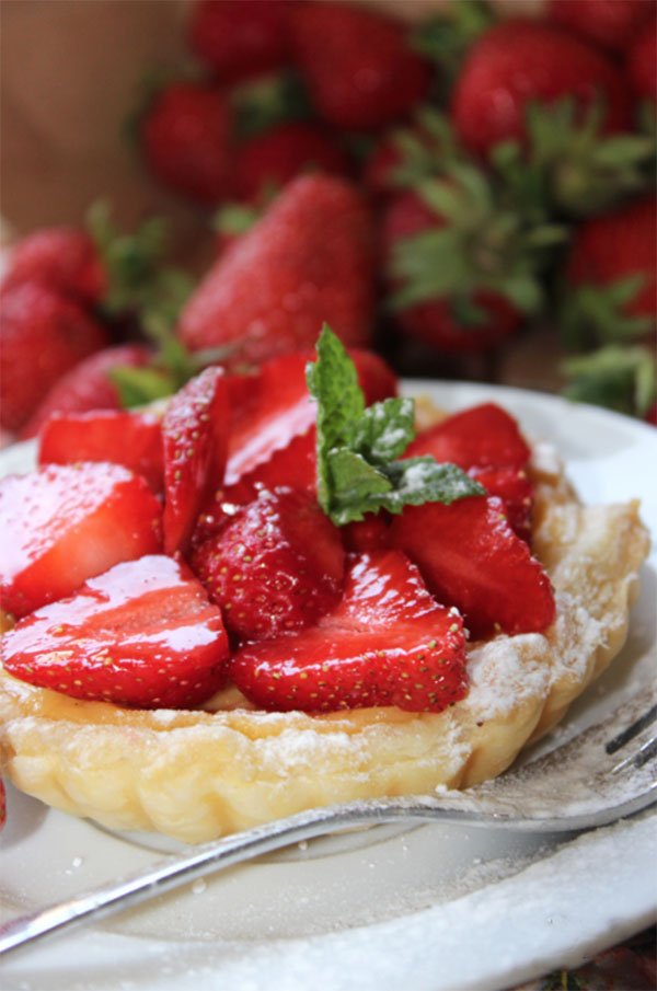 Erdbeertörtchen mit Vanillecreme in Blätterteig Rezept