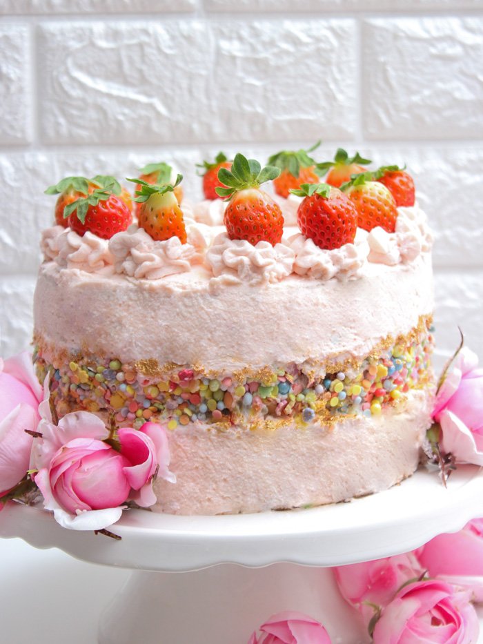 Mega leckerer Fault Line Cake mit Erdbeeren 1