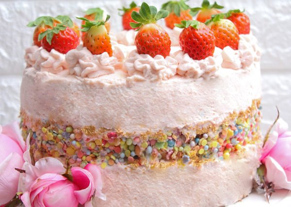 Erdbeer-Joghurttorte mit Amarettini | No Bake Cake