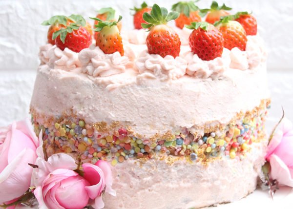 IMG Fault Line Cake mit Erdbeeren TL