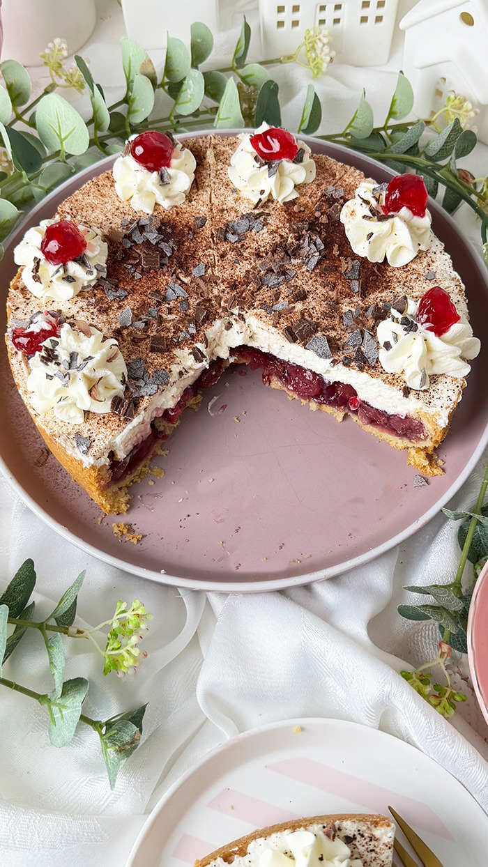 Feuerwehrkuchen nach Landfrauenart: Einfaches Rezept mit 3 Schichten 