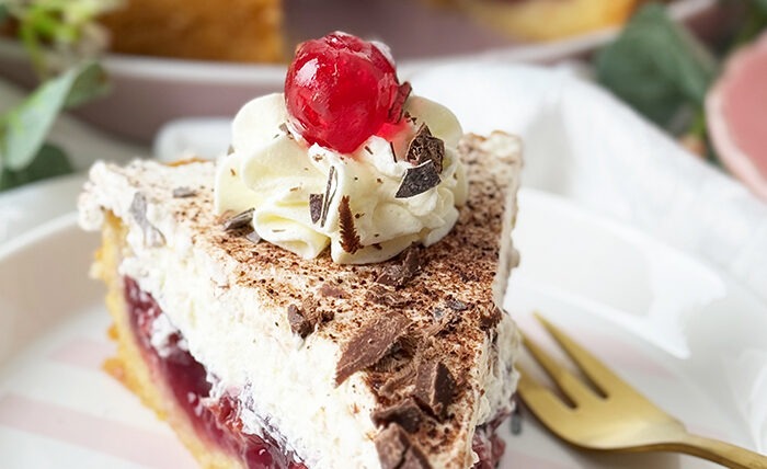 Feuerwehrkuchen nach Landfrauenart: Einfaches Rezept mit 3 Schichten