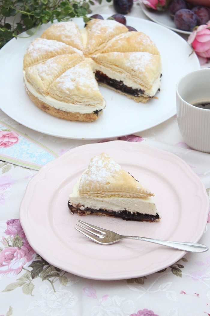 Friesentorte leichte Sahnetorte mit Pflaumenmus - Rezept