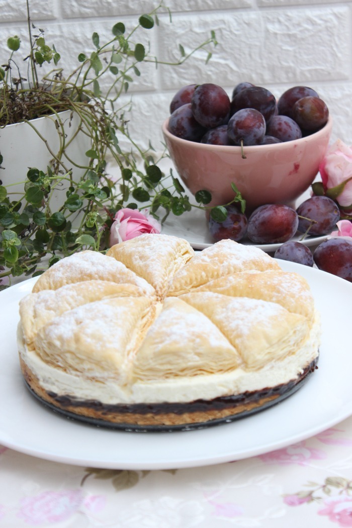 Friesentorte leichte Sahnetorte mit Pflaumenmus