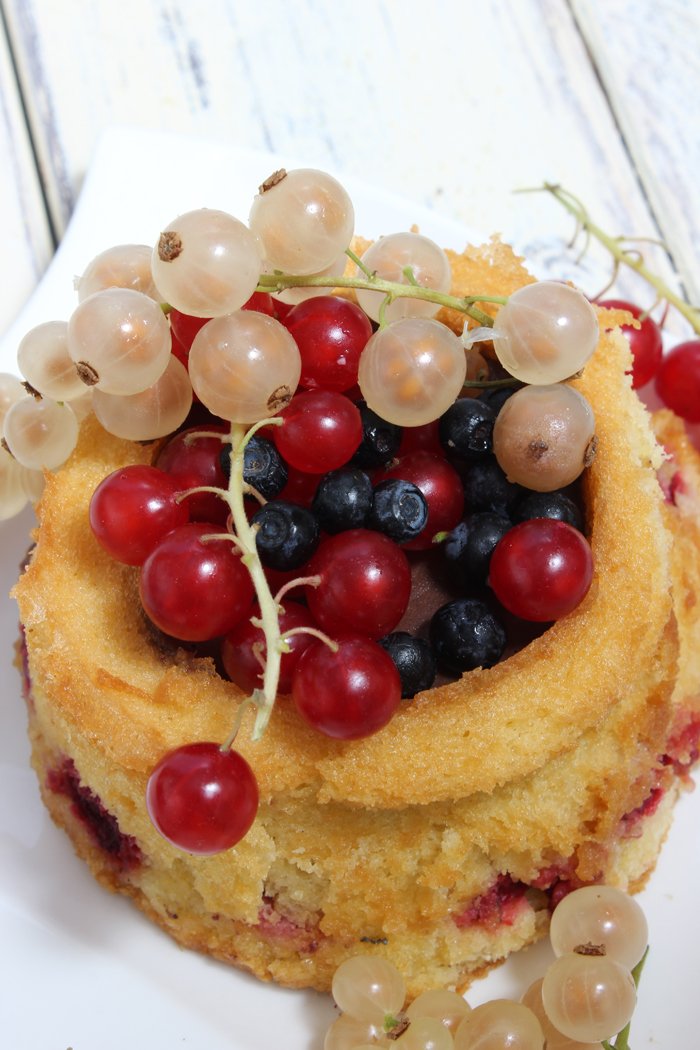 Zitronen-Brombeeren Obsttörtchen mit Schokoladecreme gefüllt