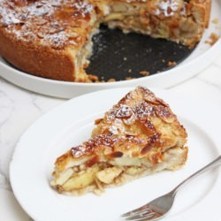 IMG Gedeckter Apfelkuchen