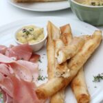 IMG Gefuellte Spargel Yufka Teigblaetter Sticks mit Variationen vom Schinken Thymian Aioli 9 bearbeitet 1