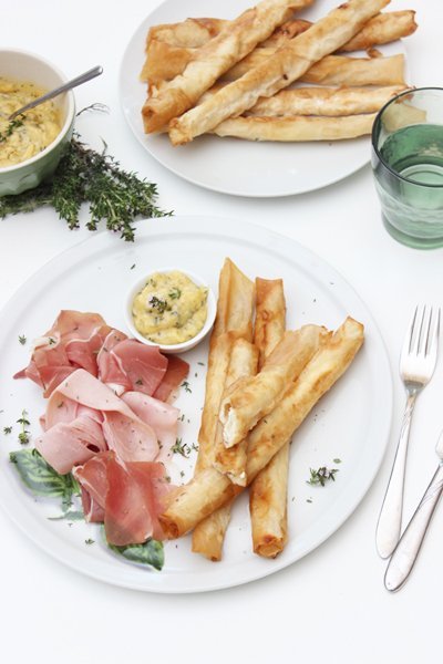 Gefüllte Spargel-Yufka-Teigblätter-Sticks mit Schinken & Thymian-Aioli 5