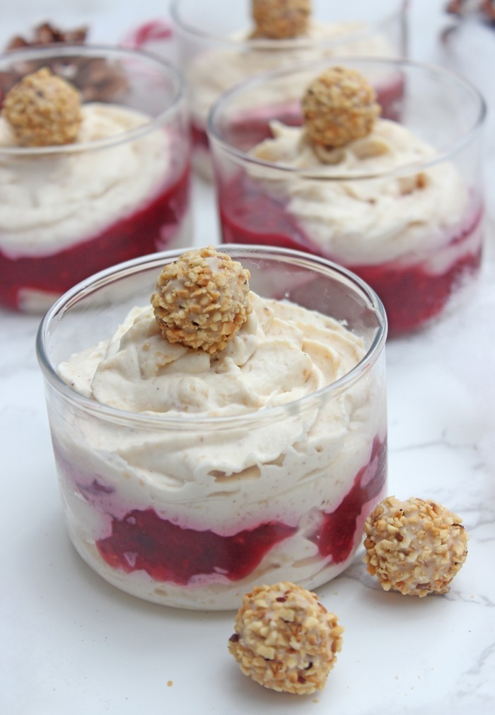Super Giotto Dessert mit Joghurt-Sahnecreme und gemischten Beeren