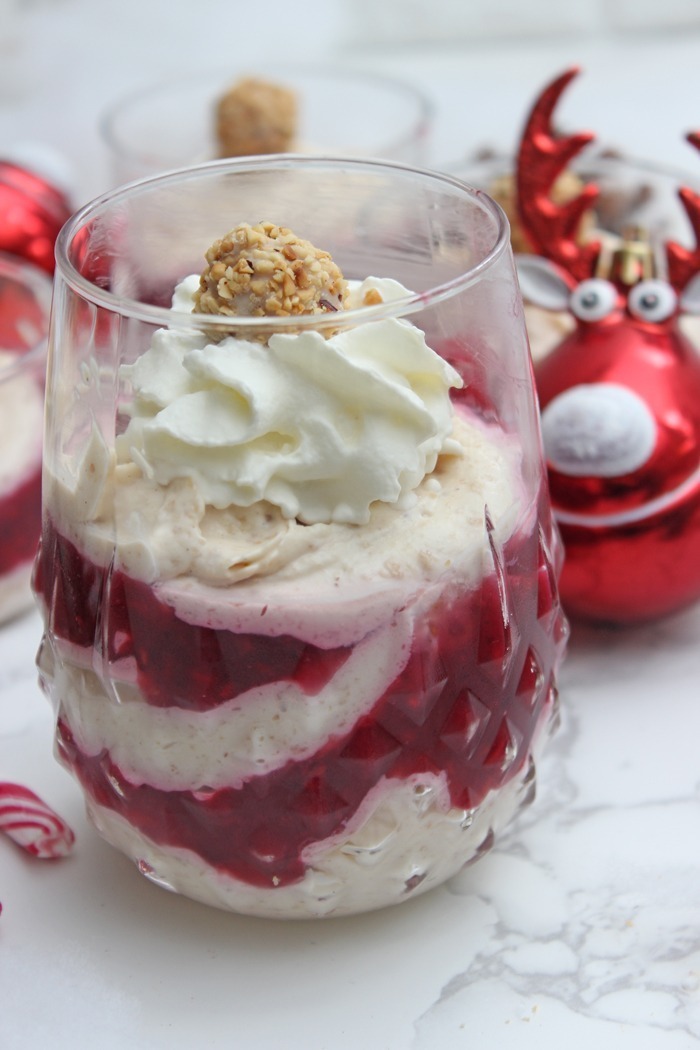 Super Giotto Dessert mit Joghurt-Sahnecreme und gemischten Beeren