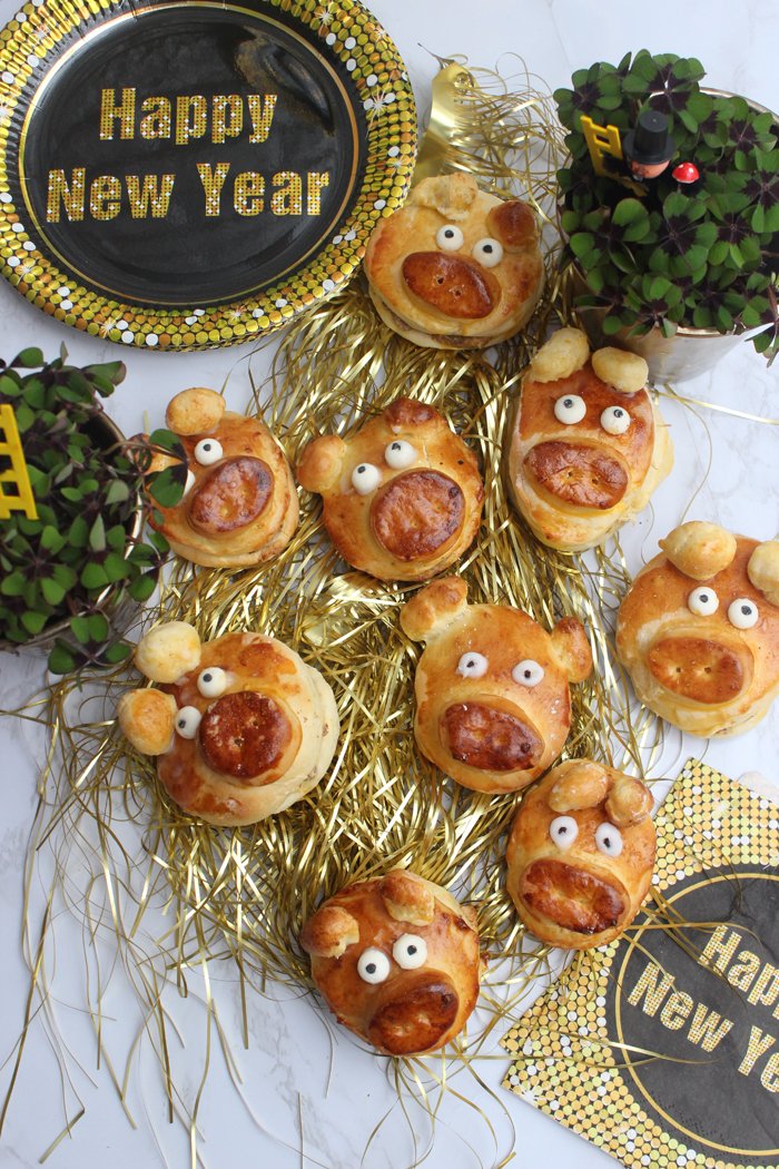 Glücksschweinchen aus Hefeteig - Gefüllt mit Haselnuss-Marzipan 1