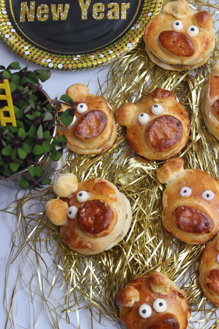 Glücksschweinchen aus Hefeteig - Gefüllt mit Haselnuss-Marzipan